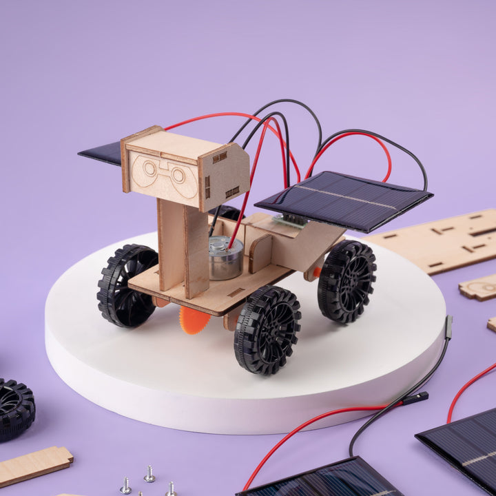 Kitsville ST040: Solar rover model and components