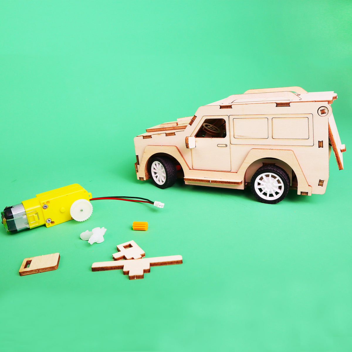 Kitsville 2.4 GHz RC SUV Building Kit — rear and components