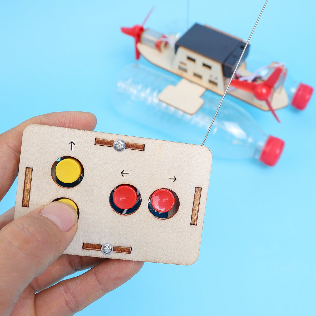 Kitsville ST017: Hand operating boat controller
