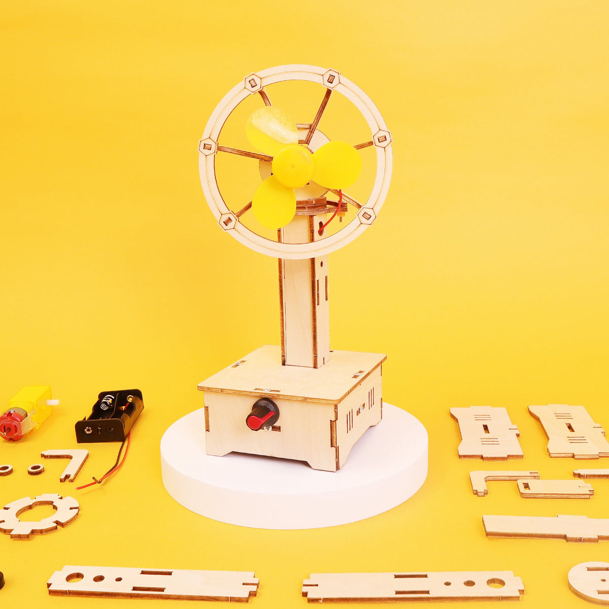 Kitsville ST052: Fan model with project components