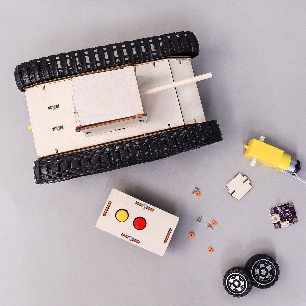 Kitsville Remote-Controlled Tank Building Kit — track detail