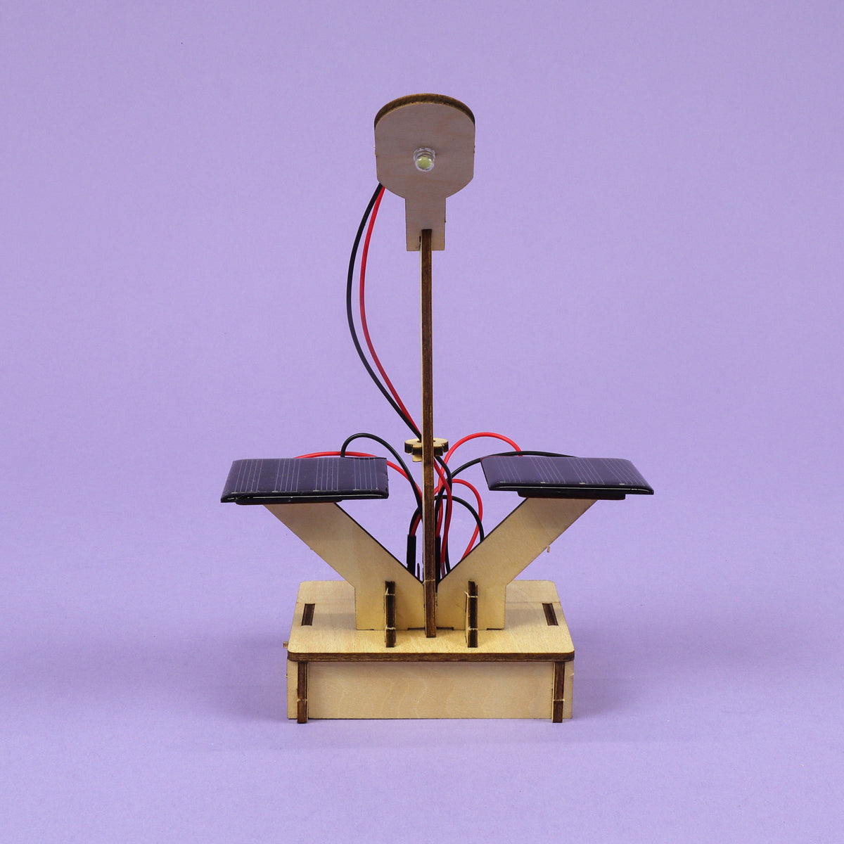 Kitsville ST032: Front view of solar lamp