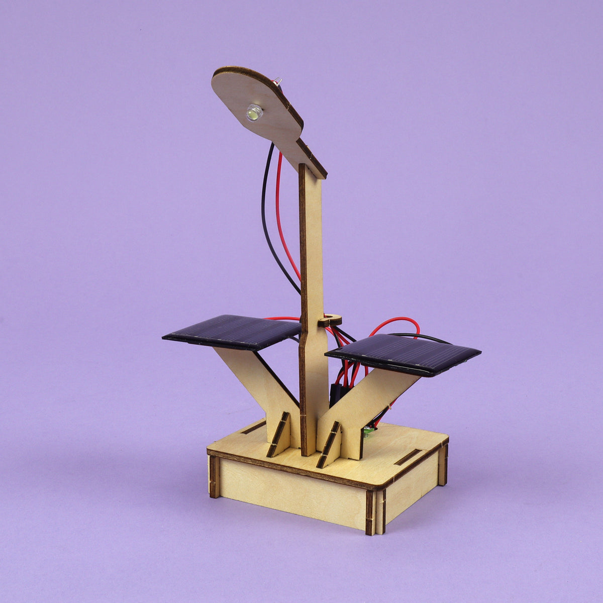 Kitsville ST032: Angled view of solar lamp model