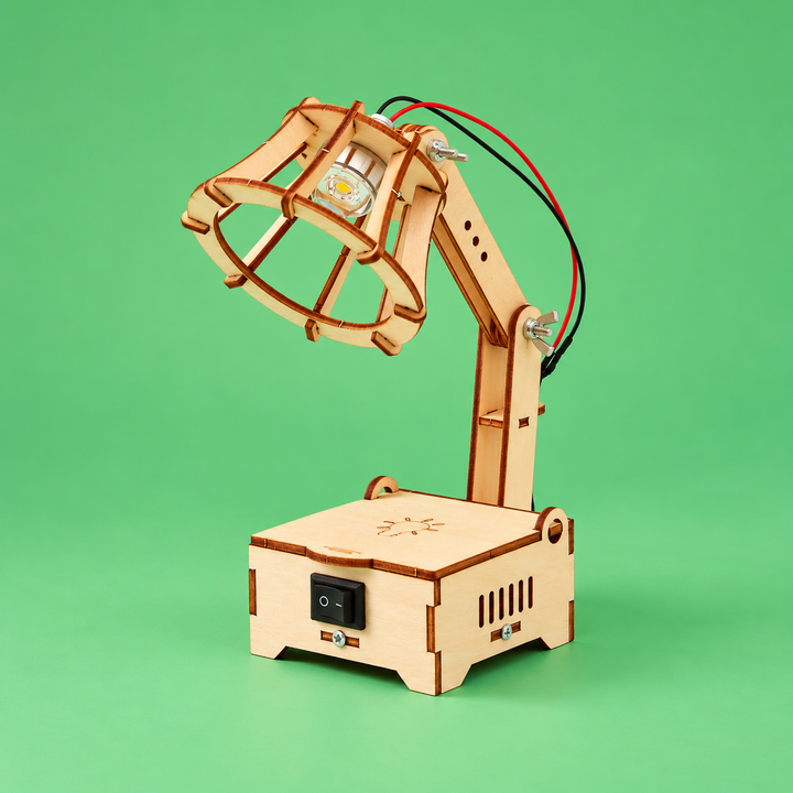 Kitsville ST002: Assembled wooden desk lamp