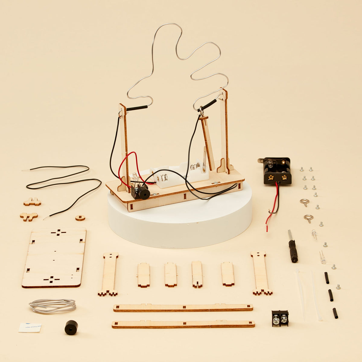 Kitsville ST009: Game and assembly parts laid out