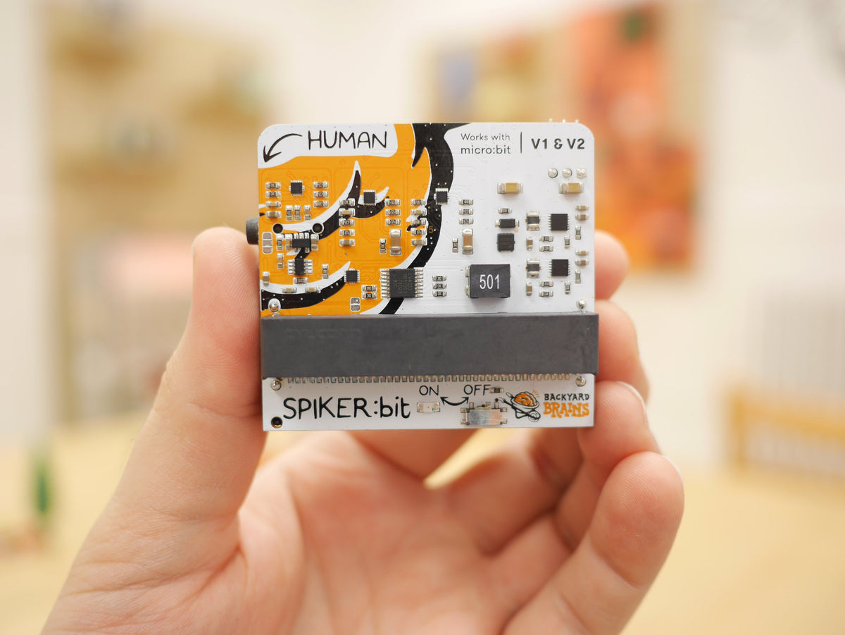 Front of the Spiker:bit micro:bit expansion board