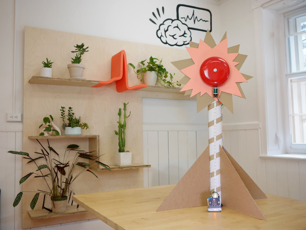 Spiker:bit muscle-controlled project with a red indicator