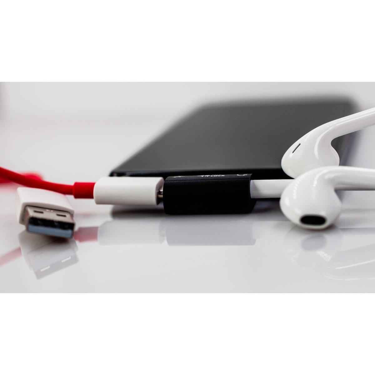 Mic-Lock Close-up of adapter connected to cables and earbuds